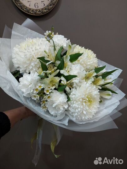 Букет из хризантем с альстромериями