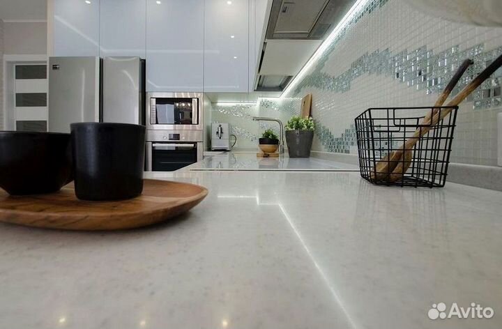 Кухонный гарнитур в стиле хай тек