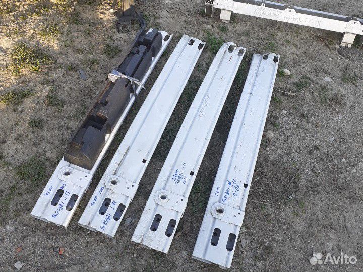 Усилитель заднего бампера Nissan Qashqai J11