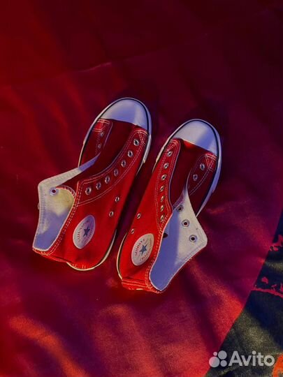 Кроссовки женские