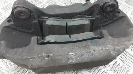 Суппорт тормозной передний левый lexus LS 4 (3KR09