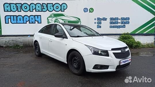 Обшивка стойки Chevrolet Cruze 95381119