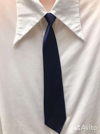 Галстуки синий и черный