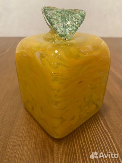 Яблоко стеклянное