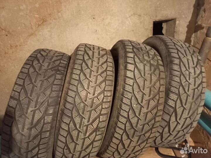 Kormoran Snow 215/60 R17 96H