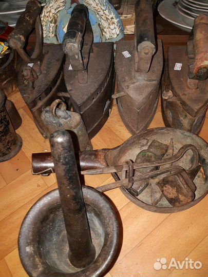 Антиквариат. Утюги, прялки и т.д