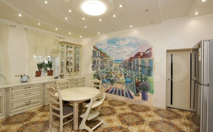 Дом 1084 м² на участке 25 сот.