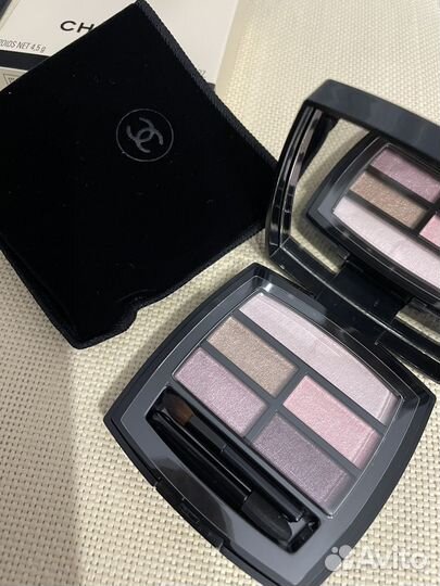 Тени для век Chanel