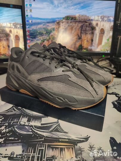 Adidas yeezy boost 700 utility black 48.5