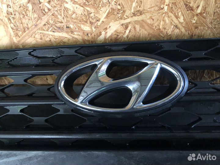 Решетка радиатора оригинал на hyundai solaris 2