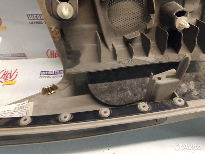 Накладка стойки задней левой Cadillac Escalade