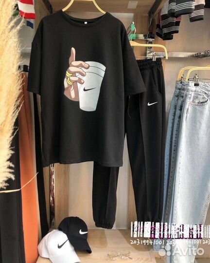 Костюм женский новый