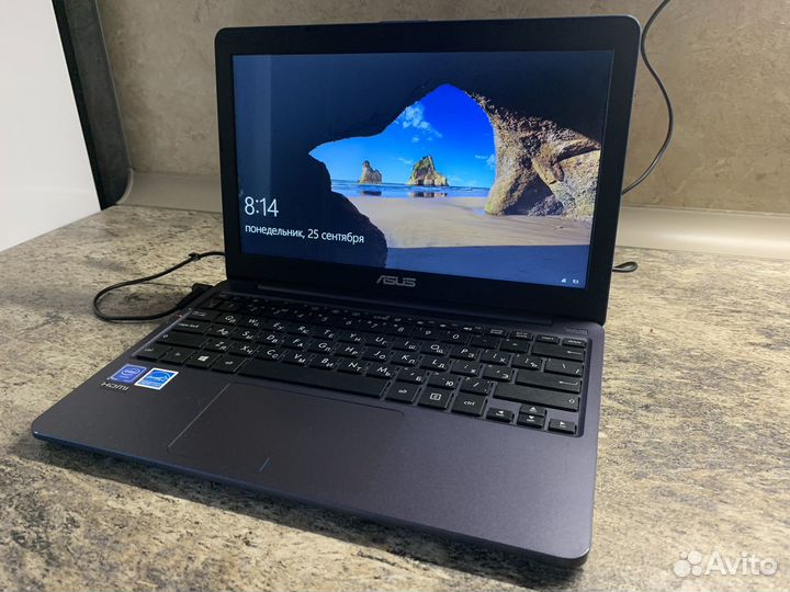 Asus E203M