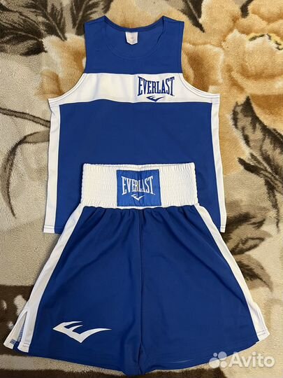 Боксерские перчатки, боксерский шлем, экипировка