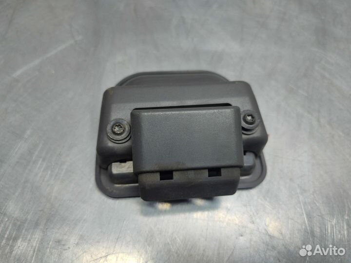 Ручка боковых обшивок багажника BMW 7 серия Е65