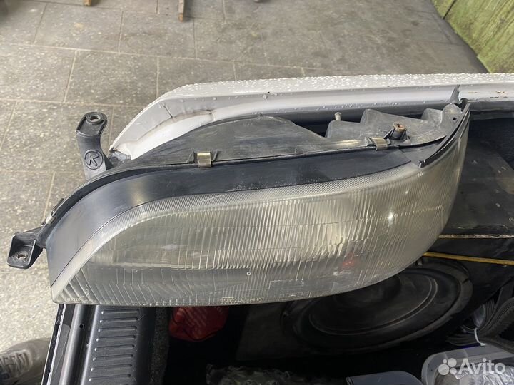 Фара Toyota mark 2 90