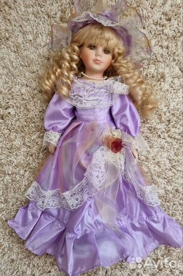 Кукла фарфоровая