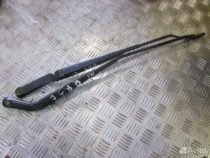 Поводок переднего стеклоочистителя Шкода Октавия