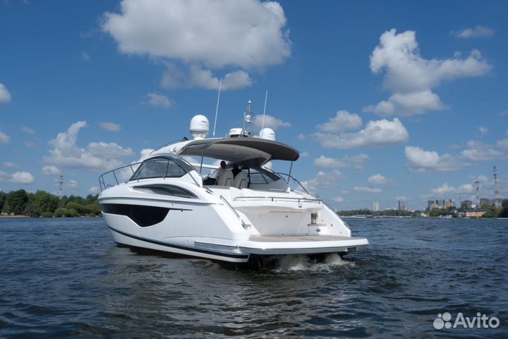 Моторная яхта Princess V40