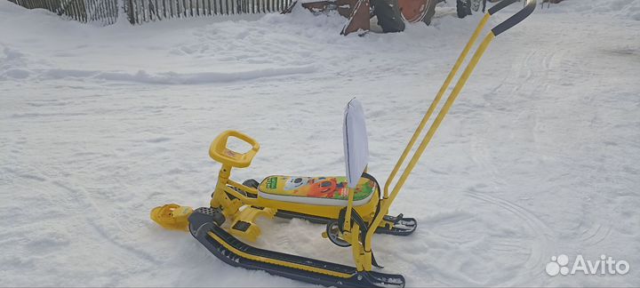 Детский снегокат с колесами