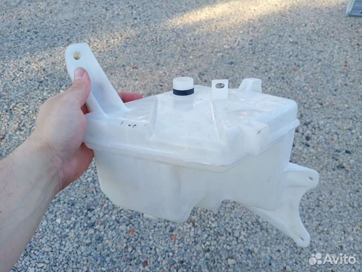 Бачок омывателя Toyota Auris