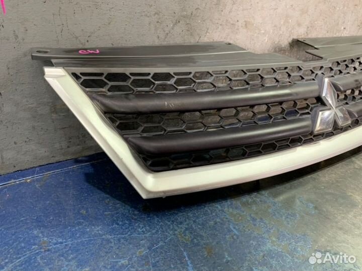 Решетка радиатора Mitsubishi Outlander Xl CW