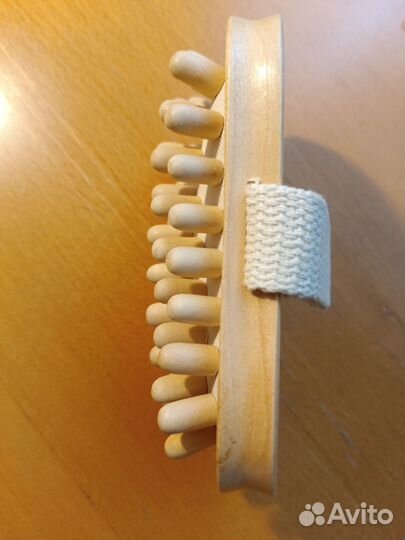 Массажная щетка для тела
