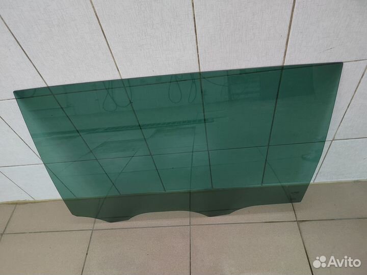 Стекло двери заднее левое Volkswagen Sharan 7N