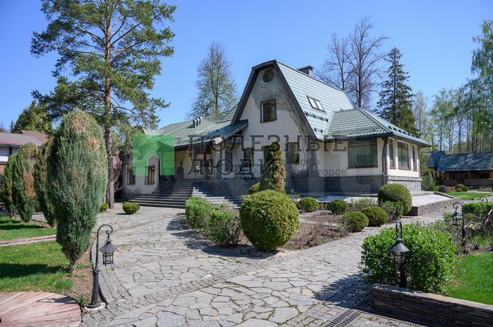 Коттедж 307 м² на участке 35 сот.