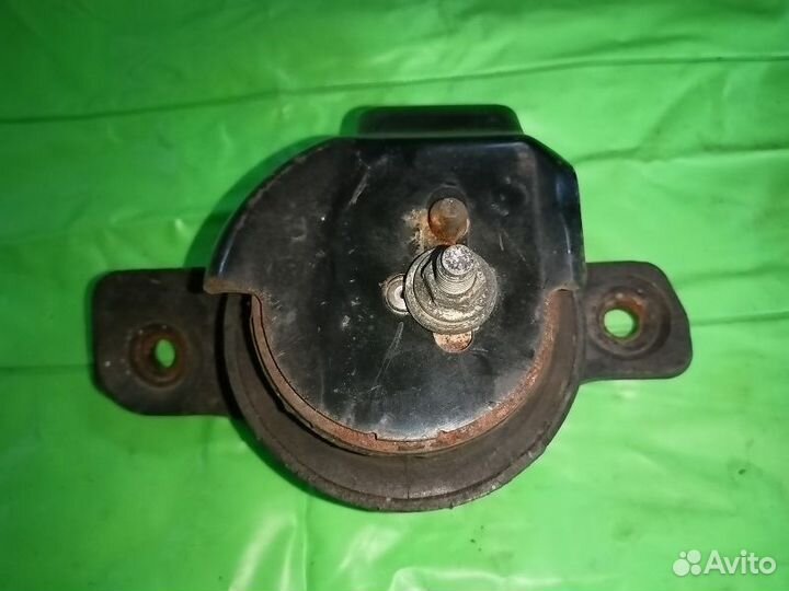 Опора двигателя левая на Subaru Forester SG9 2006г