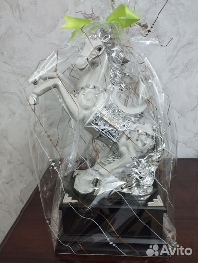 Статуэтка лошадь