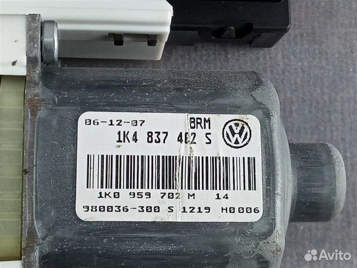 Моторчик стеклоподьемника передней правой двери