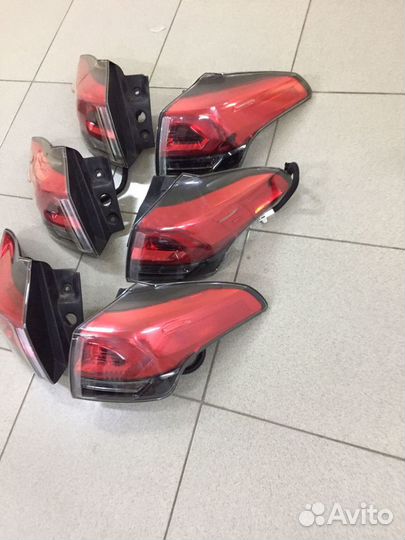 Фара задняя в крыло фонарь Toyota Rav 4 рав 4 ха40