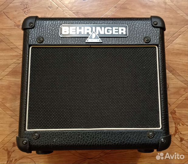 Гитарный комбоусилитель, подходит и для укулеле