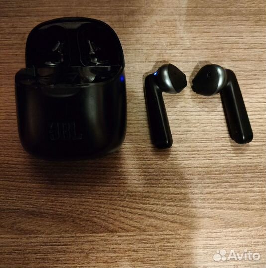 Продам беспроводные наушники jbl tune 225