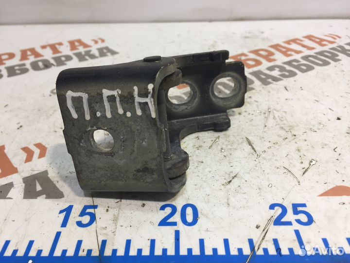 Рено Меган Петля нижняя передней двери Прав