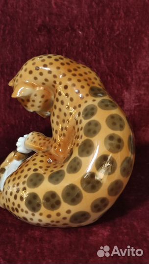 Фарфоровая Статуэтка 