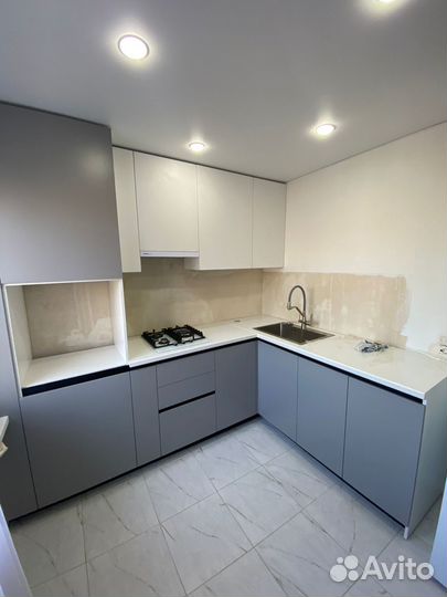 Кухня серая угловая на заказ