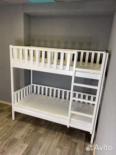 Детская двухъярусная кровать
