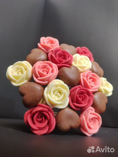 Букет - 19 Шоколадных Роз и Сердец