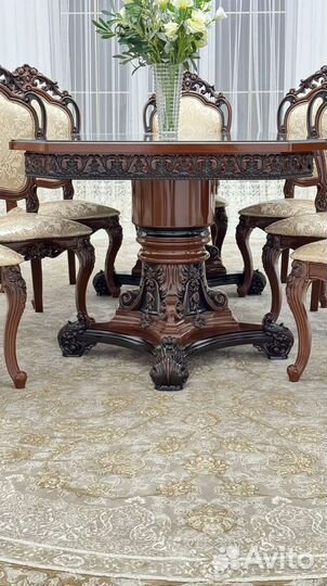 Стол обеденный. В наличии