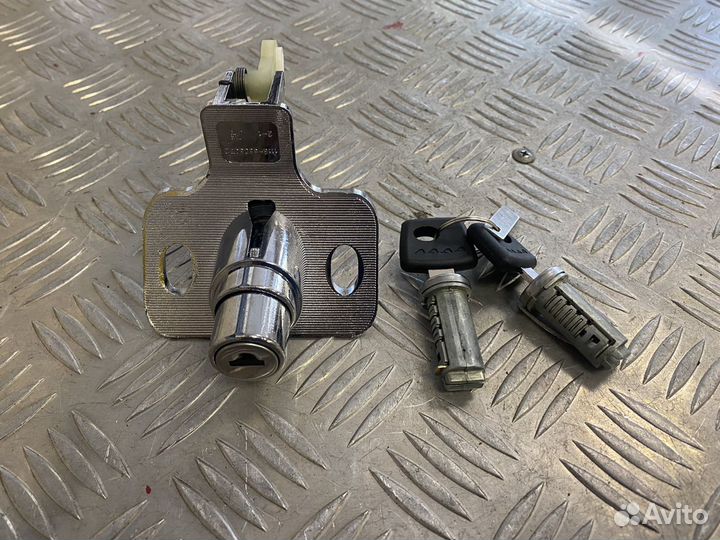 Замок багажника с личинами Калина седан