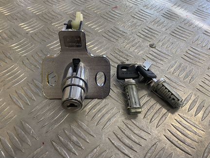 Замок багажника с личинами Калина седан