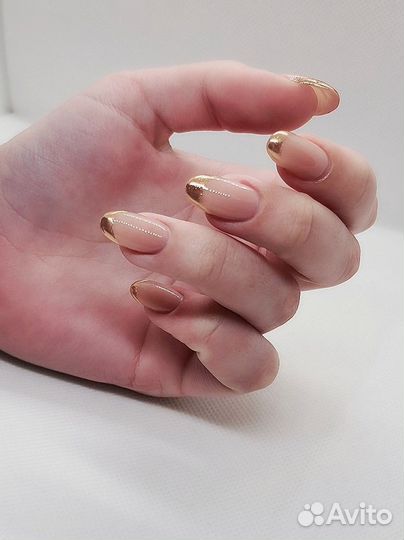 Модель на маникюр с дизайном