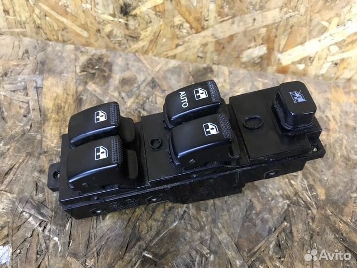 Блок управления стеклоподъемниками передний левый