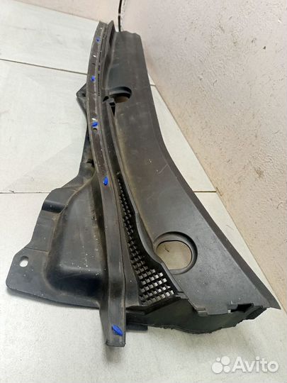 Водосток лобового стекла (жабо)