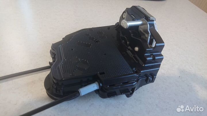 Замок двери Toyota