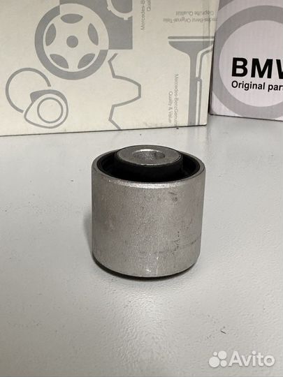 Сайлентблок передней подвески нижний на Audi A4