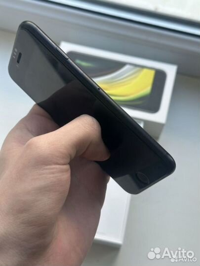 iPhone SE (2020), 64 ГБ