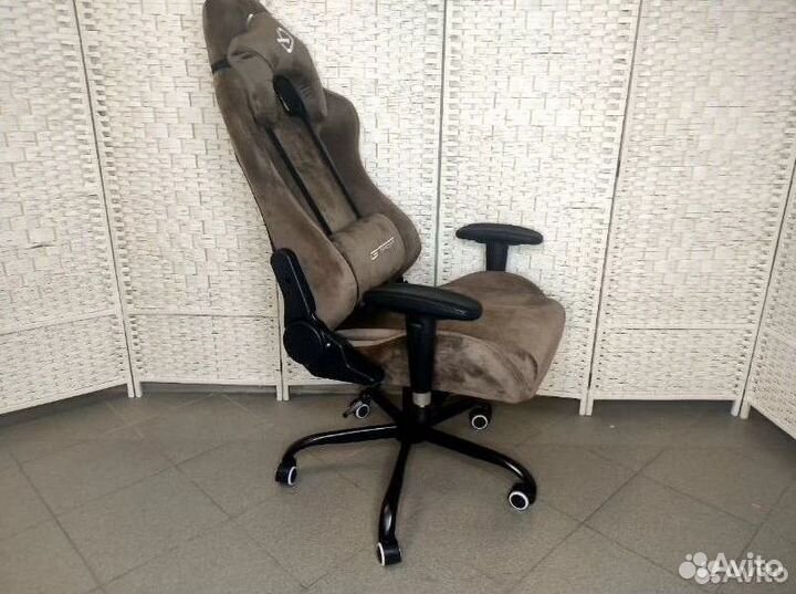 Офисное кресло (геймерское). Кресло для директора